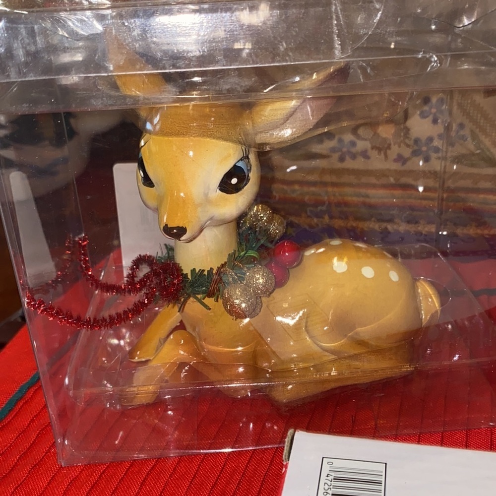 Christmas reindeer, 2 gift box ornaments, and 1 gingerbread hanging poly stone - Picture 3 of 6